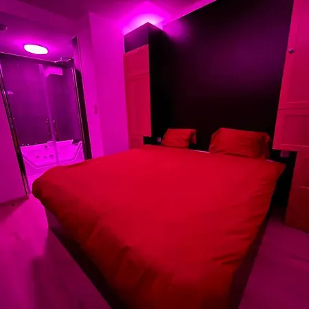 Love hotel Love Games